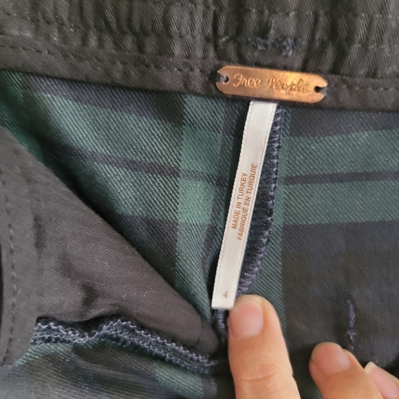 Free People, Relaxed Slim Cargo Pants, in Green Combo, Size 4 - Picture 14 of 14